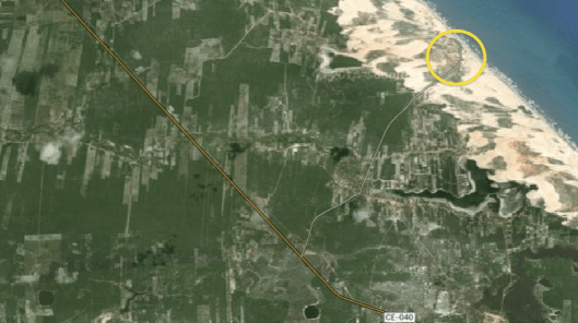 Showing the road leading from the main highway down to Prainha