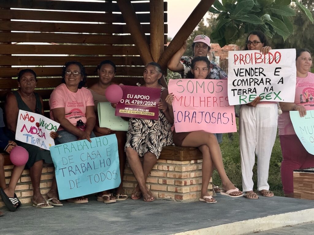 More adventures of the Women's group. Group of women from Prainha do Canto Verde, holding placards