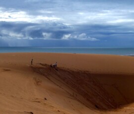 People at the top of a high dune, Prainha do Canto Verde