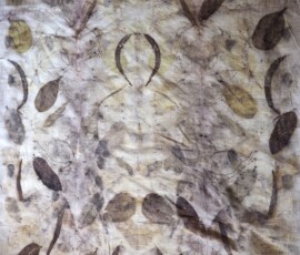 Dyed with leaves naturally dyed with leaves