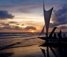 Jangada na praia ao amanhecer, Prainha do Canto Verde